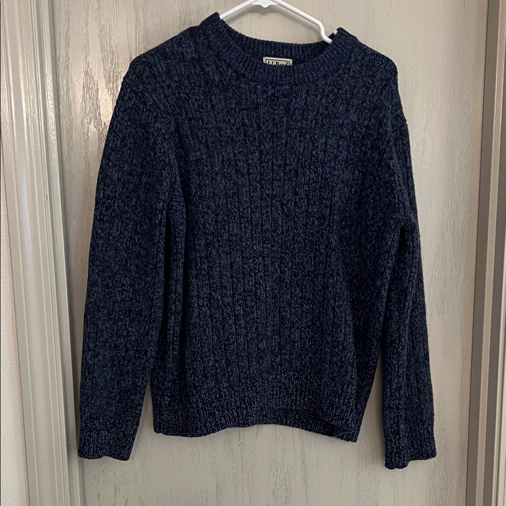 100% Lambs Wool | Classic Navy Cable-Knit Crewneck Sweater